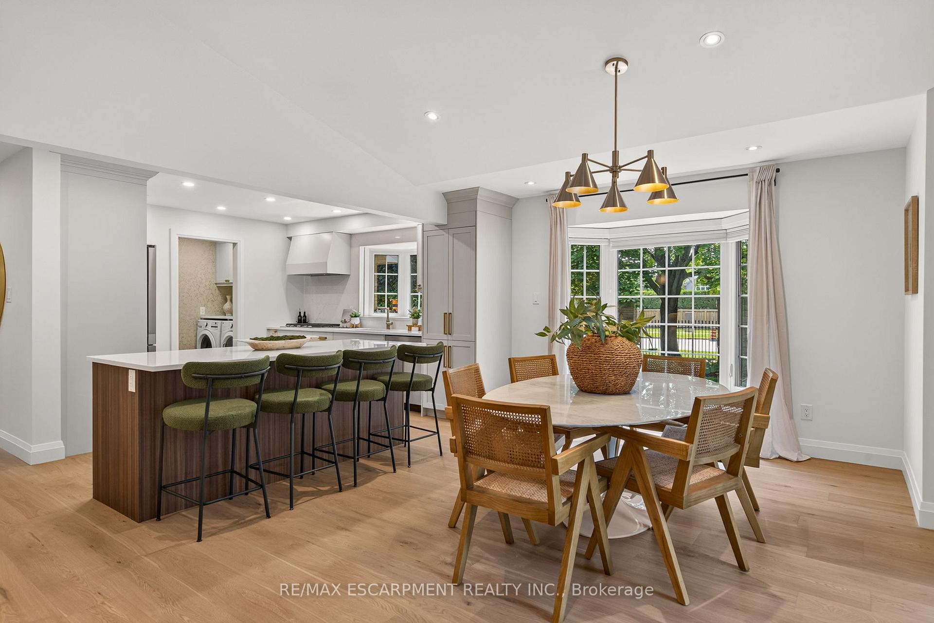Photo 9 of Unit 1, 3333 New Street, Burlington, Roseland — HOMEH