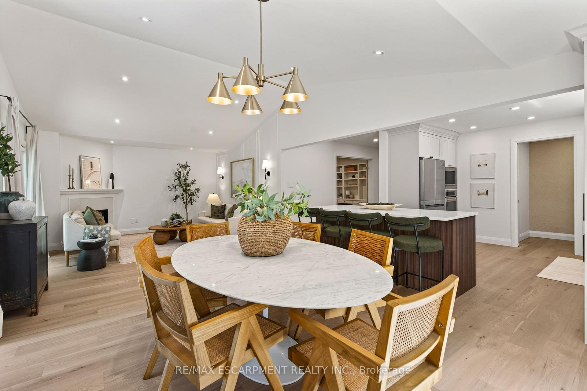 Photo 10 of Unit 1, 3333 New Street, Burlington, Roseland — HOMEH