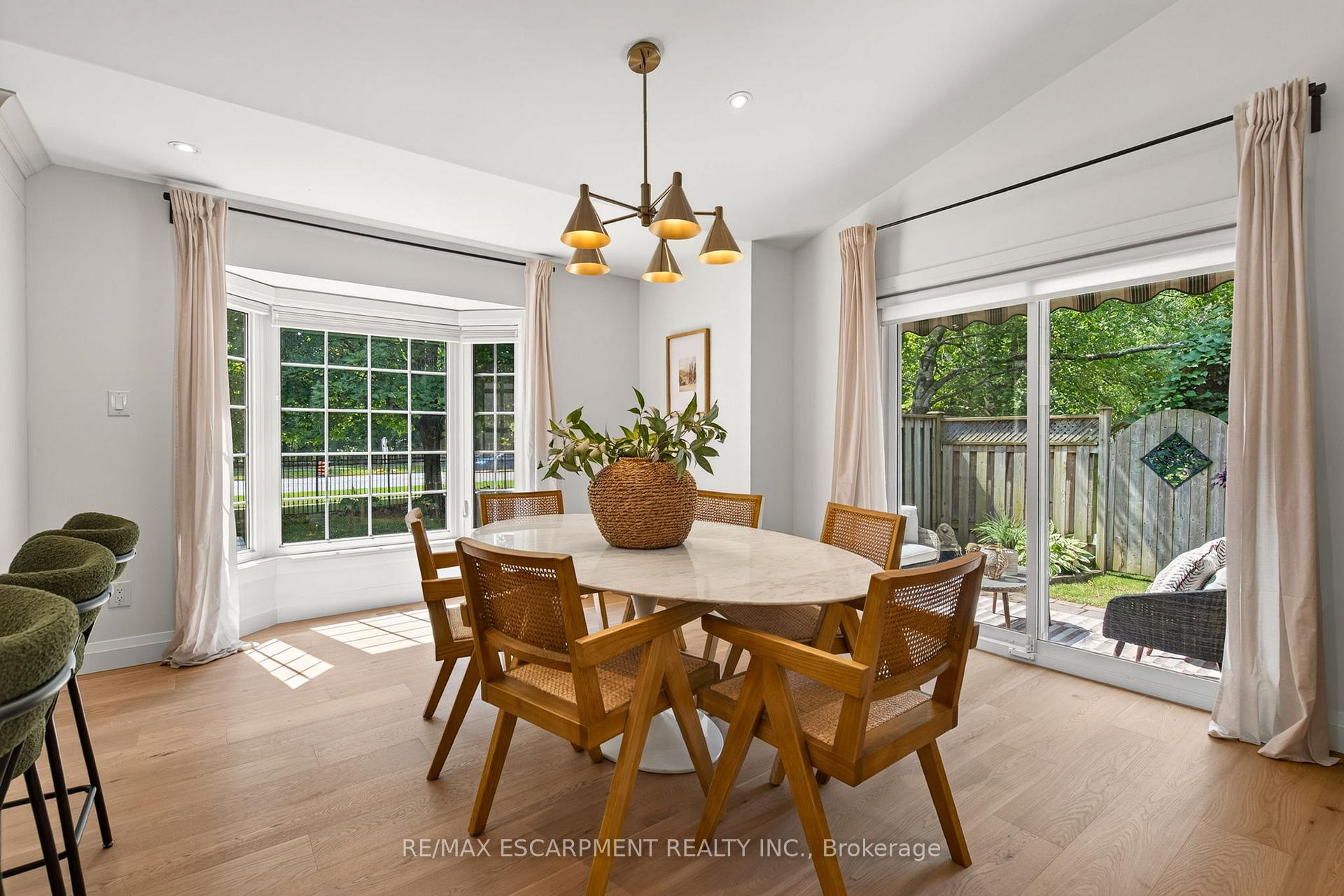 Photo 11 of Unit 1, 3333 New Street, Burlington, Roseland — HOMEH
