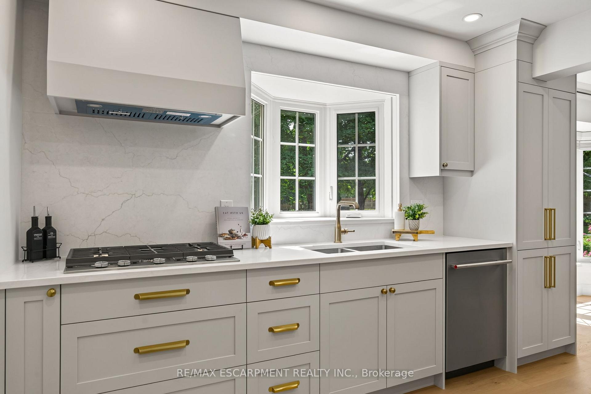 Photo 13 of Unit 1, 3333 New Street, Burlington, Roseland — HOMEH