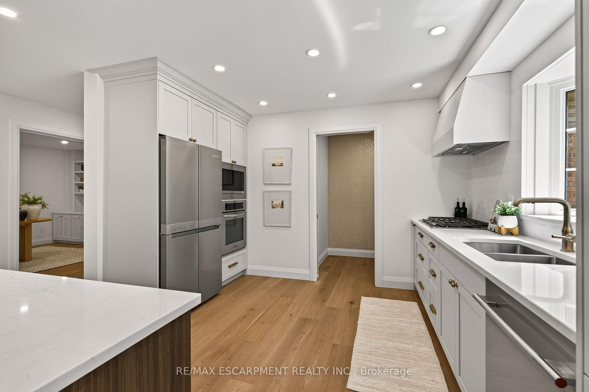 Photo 14 of Unit 1, 3333 New Street, Burlington, Roseland — HOMEH