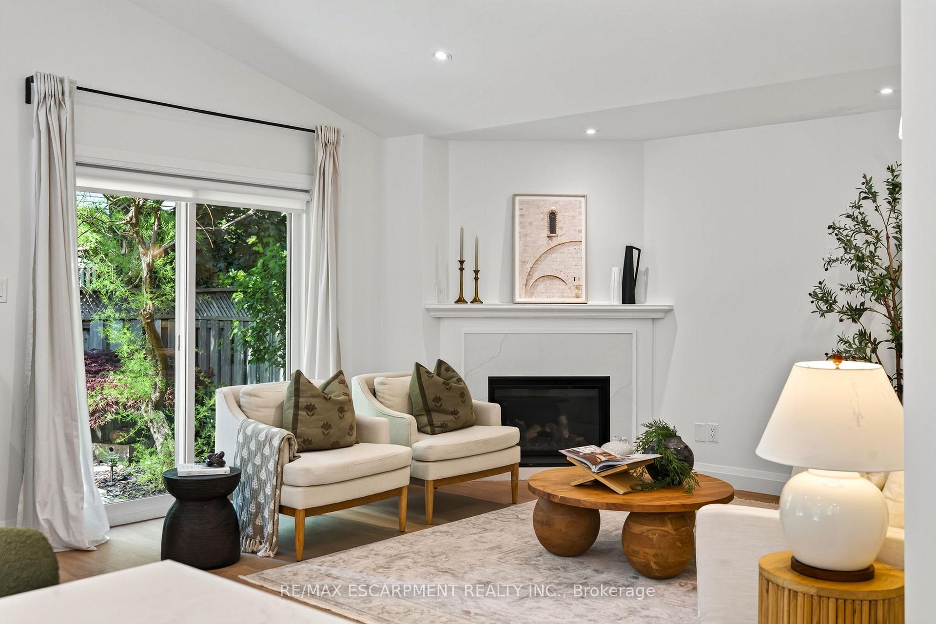 Photo 16 of Unit 1, 3333 New Street, Burlington, Roseland — HOMEH