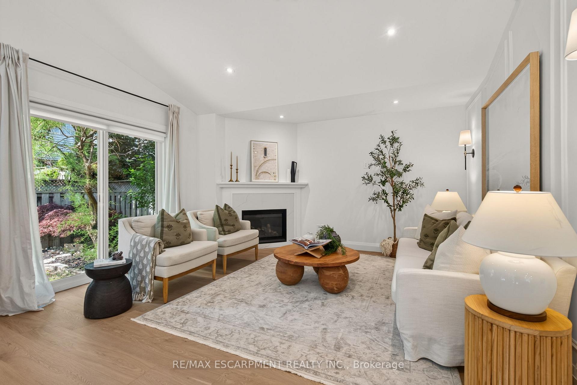 Photo 17 of Unit 1, 3333 New Street, Burlington, Roseland — HOMEH