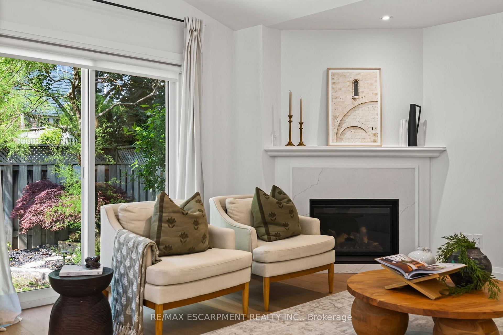 Photo 18 of Unit 1, 3333 New Street, Burlington, Roseland — HOMEH