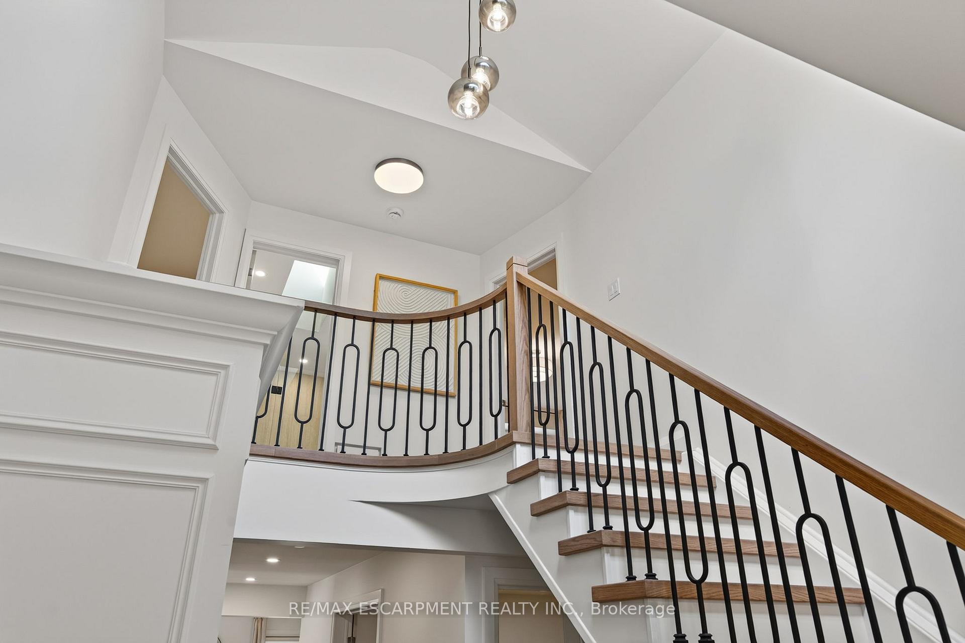 Photo 23 of Unit 1, 3333 New Street, Burlington, Roseland — HOMEH