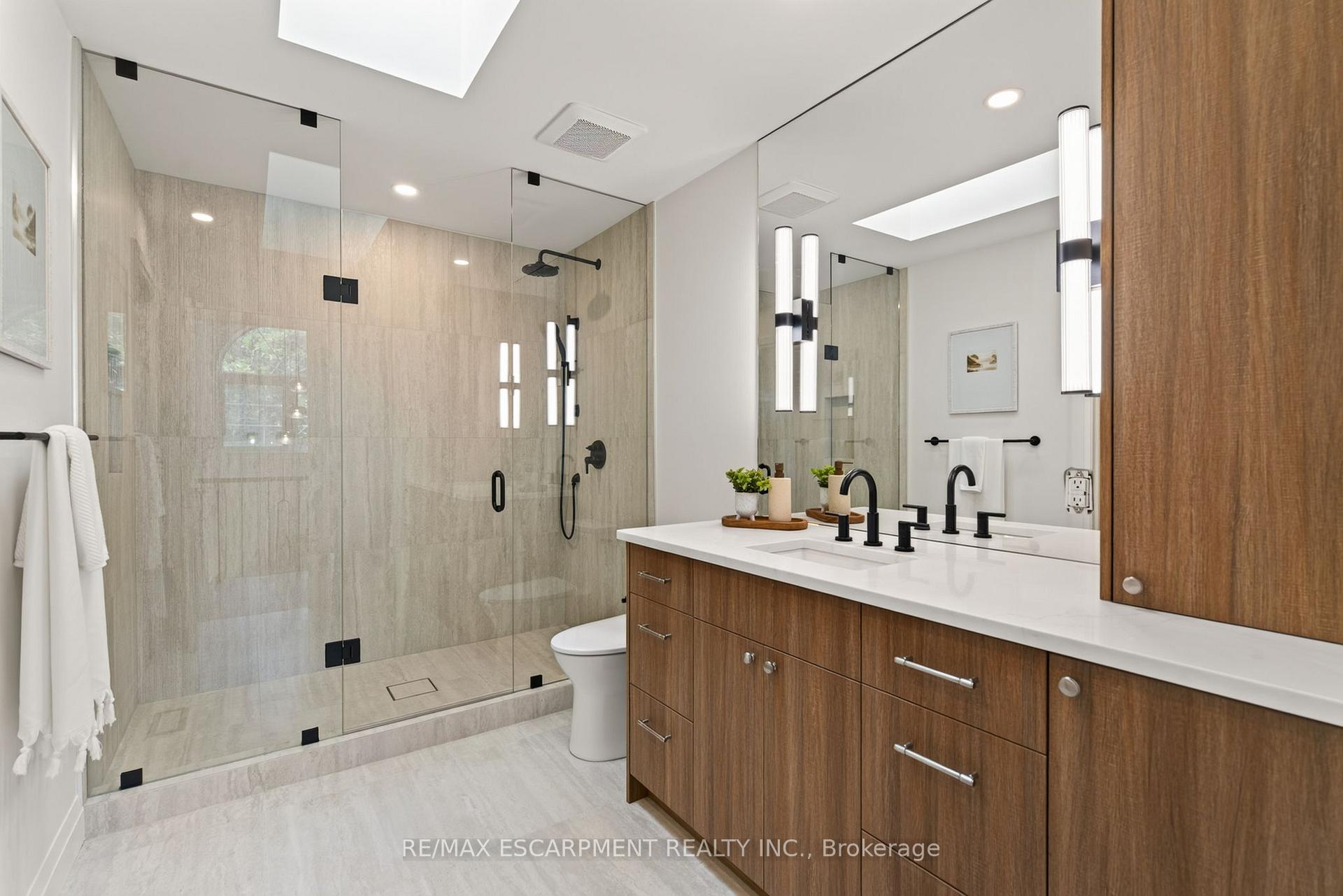 Photo 26 of Unit 1, 3333 New Street, Burlington, Roseland — HOMEH