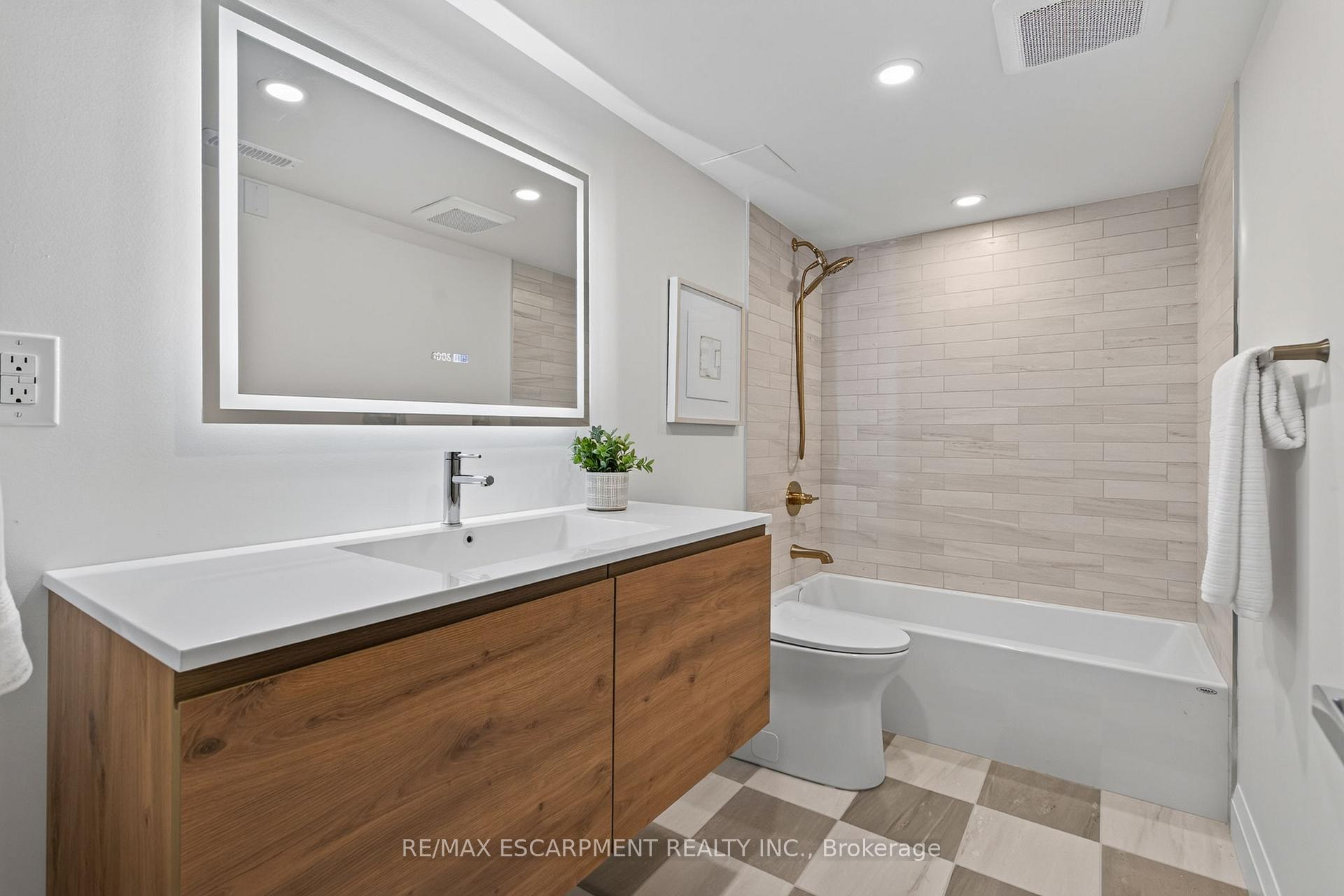 Photo 30 of Unit 1, 3333 New Street, Burlington, Roseland — HOMEH