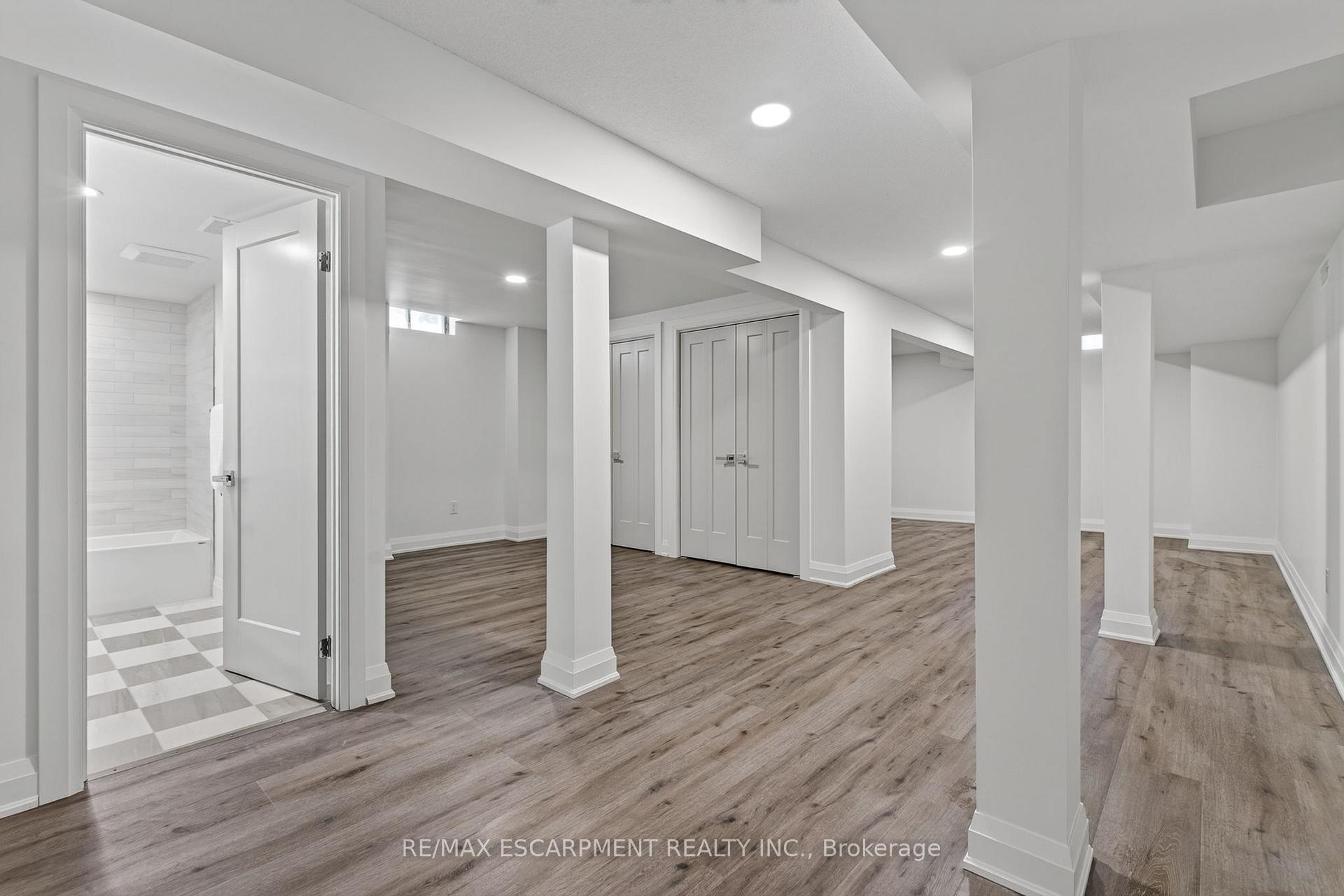 Photo 32 of Unit 1, 3333 New Street, Burlington, Roseland — HOMEH