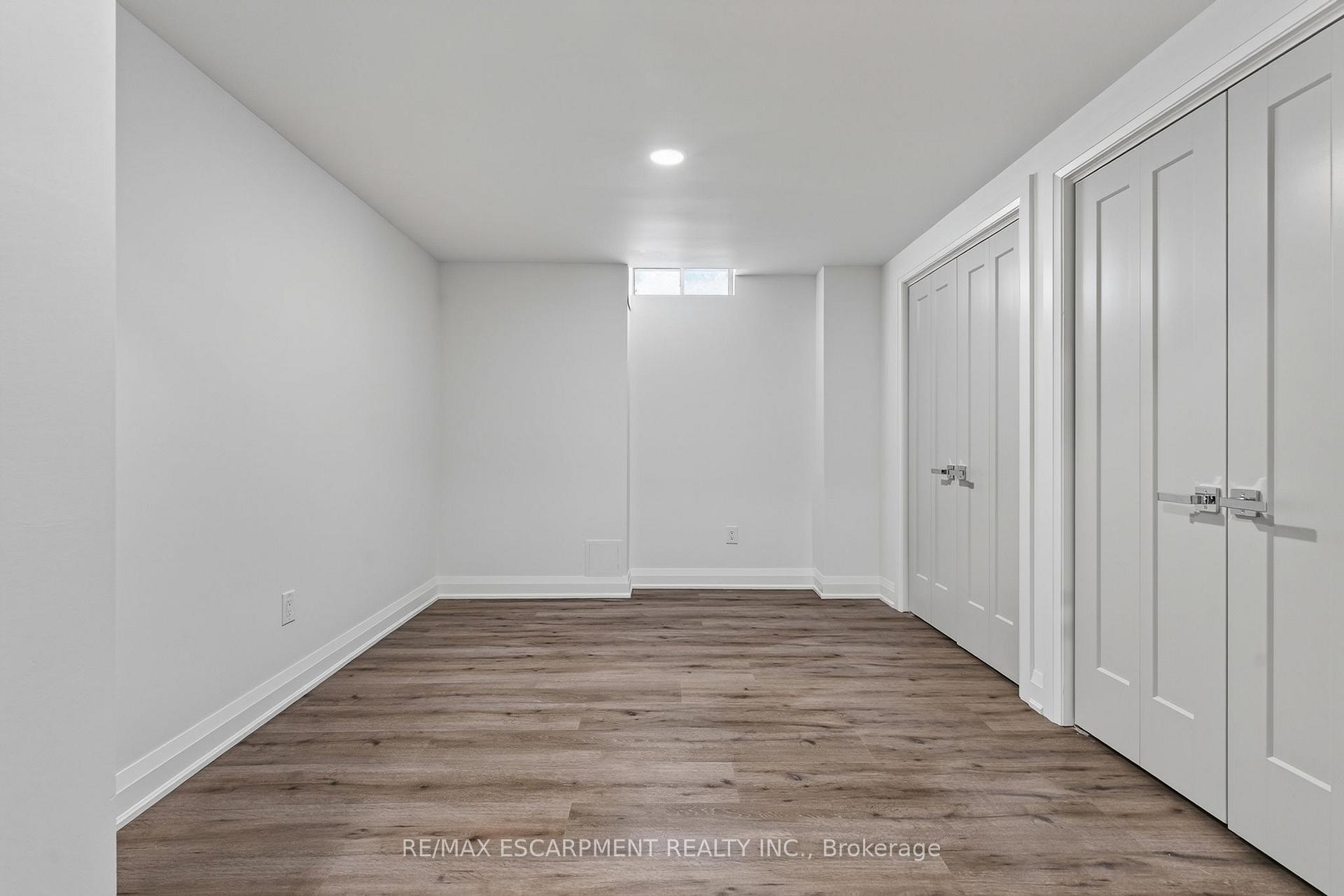 Photo 34 of Unit 1, 3333 New Street, Burlington, Roseland — HOMEH