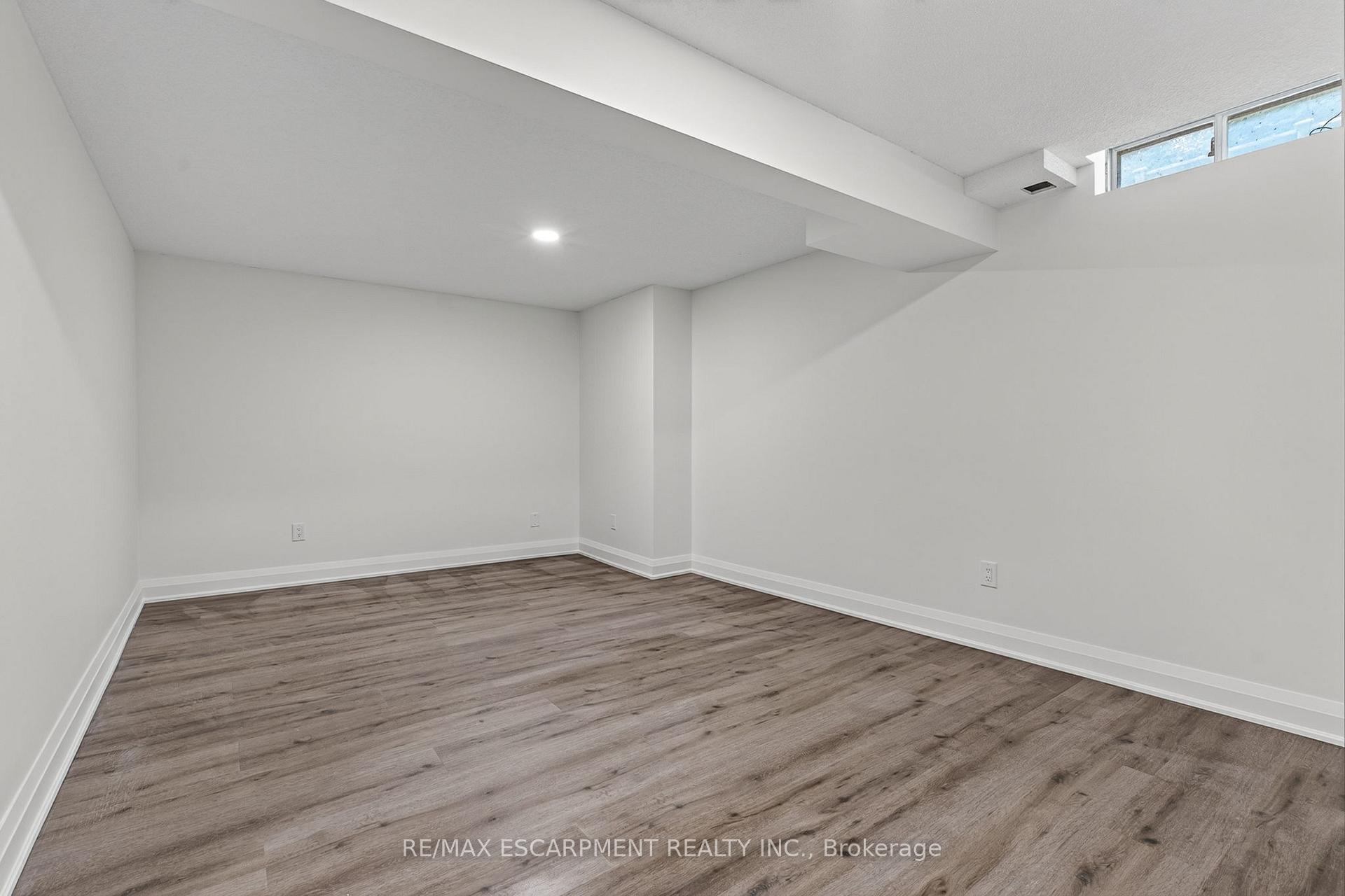 Photo 36 of Unit 1, 3333 New Street, Burlington, Roseland — HOMEH