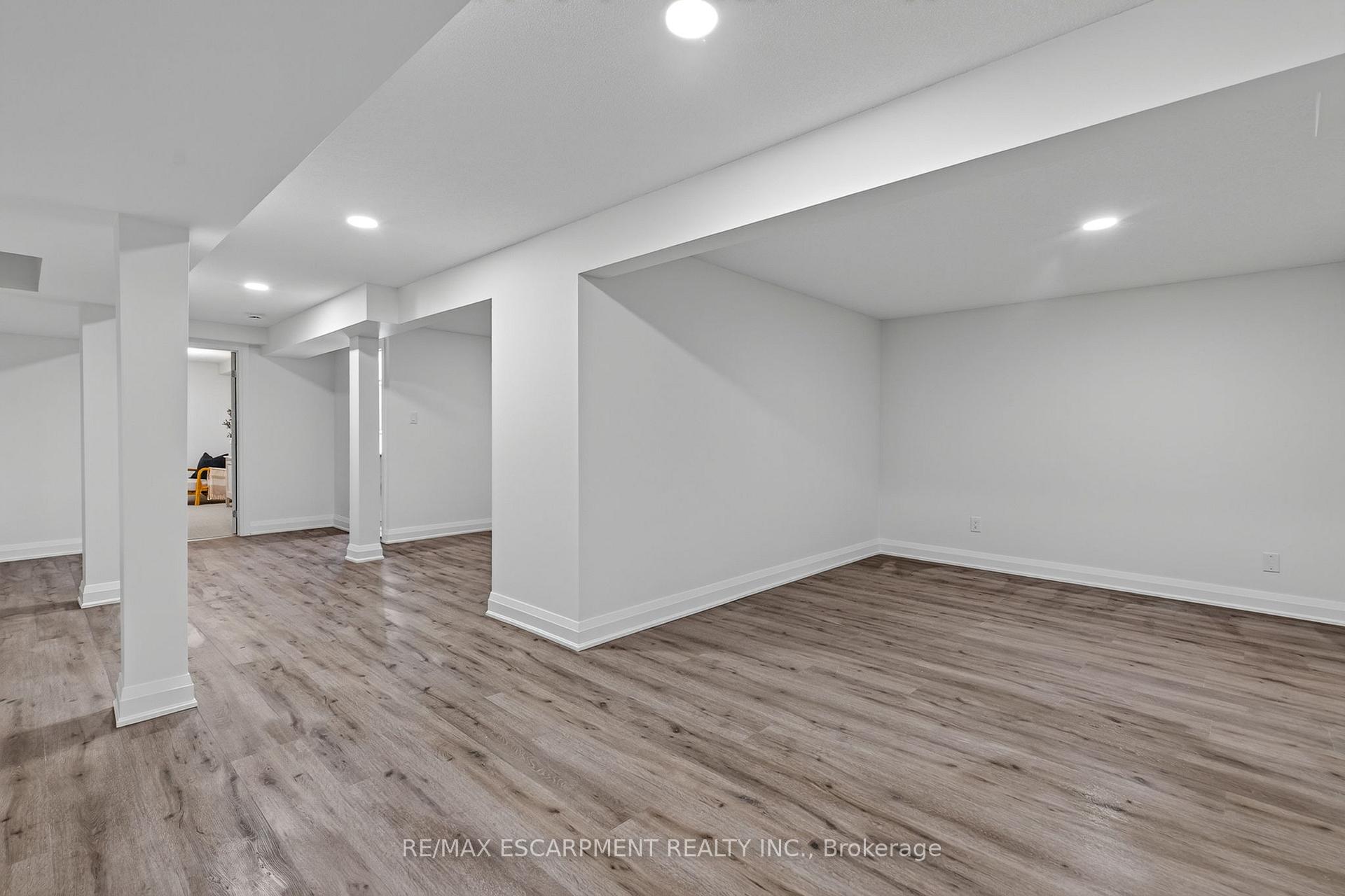 Photo 37 of Unit 1, 3333 New Street, Burlington, Roseland — HOMEH