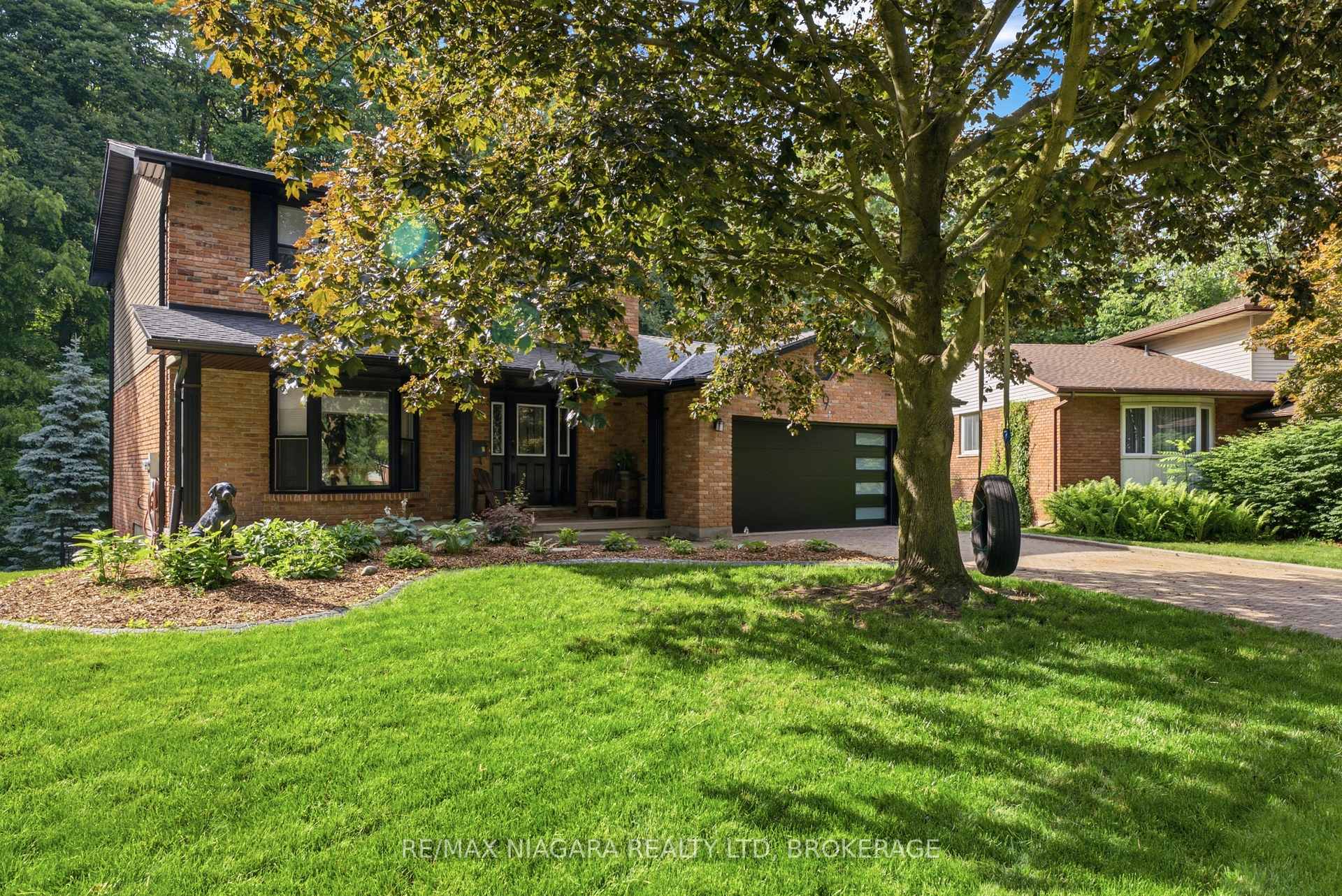 Photo 2 of 9 Beechnut Court, Pelham, Fonthill — HOMEH