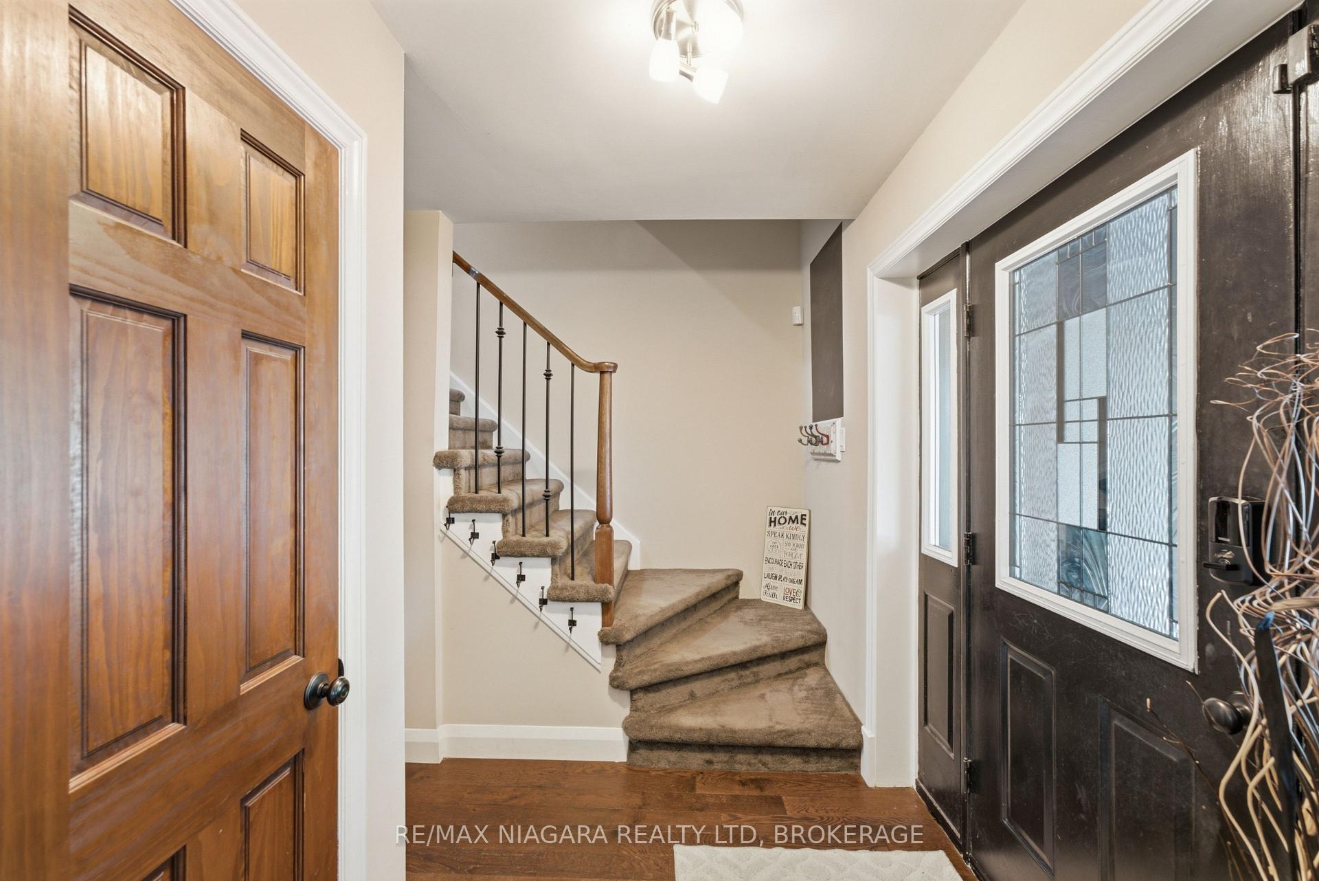 Photo 3 of 9 Beechnut Court, Pelham, Fonthill — HOMEH