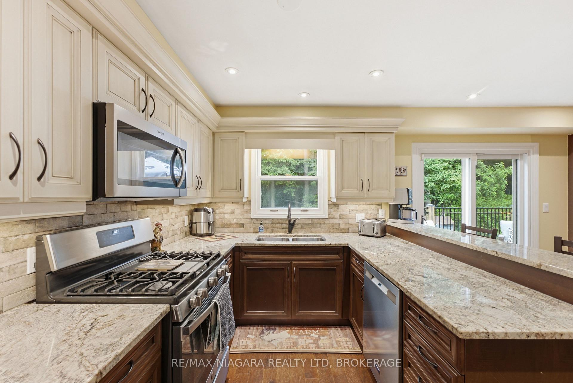 Photo 9 of 9 Beechnut Court, Pelham, Fonthill — HOMEH