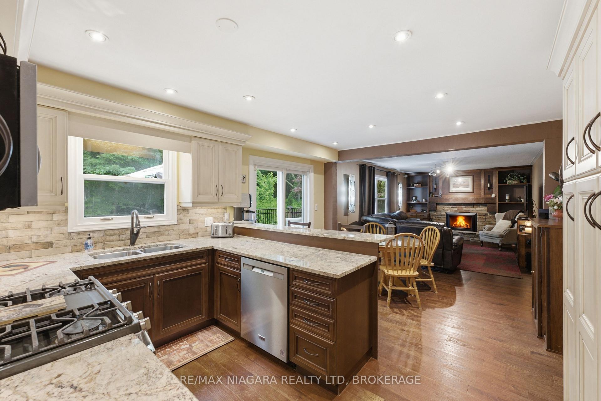Photo 10 of 9 Beechnut Court, Pelham, Fonthill — HOMEH