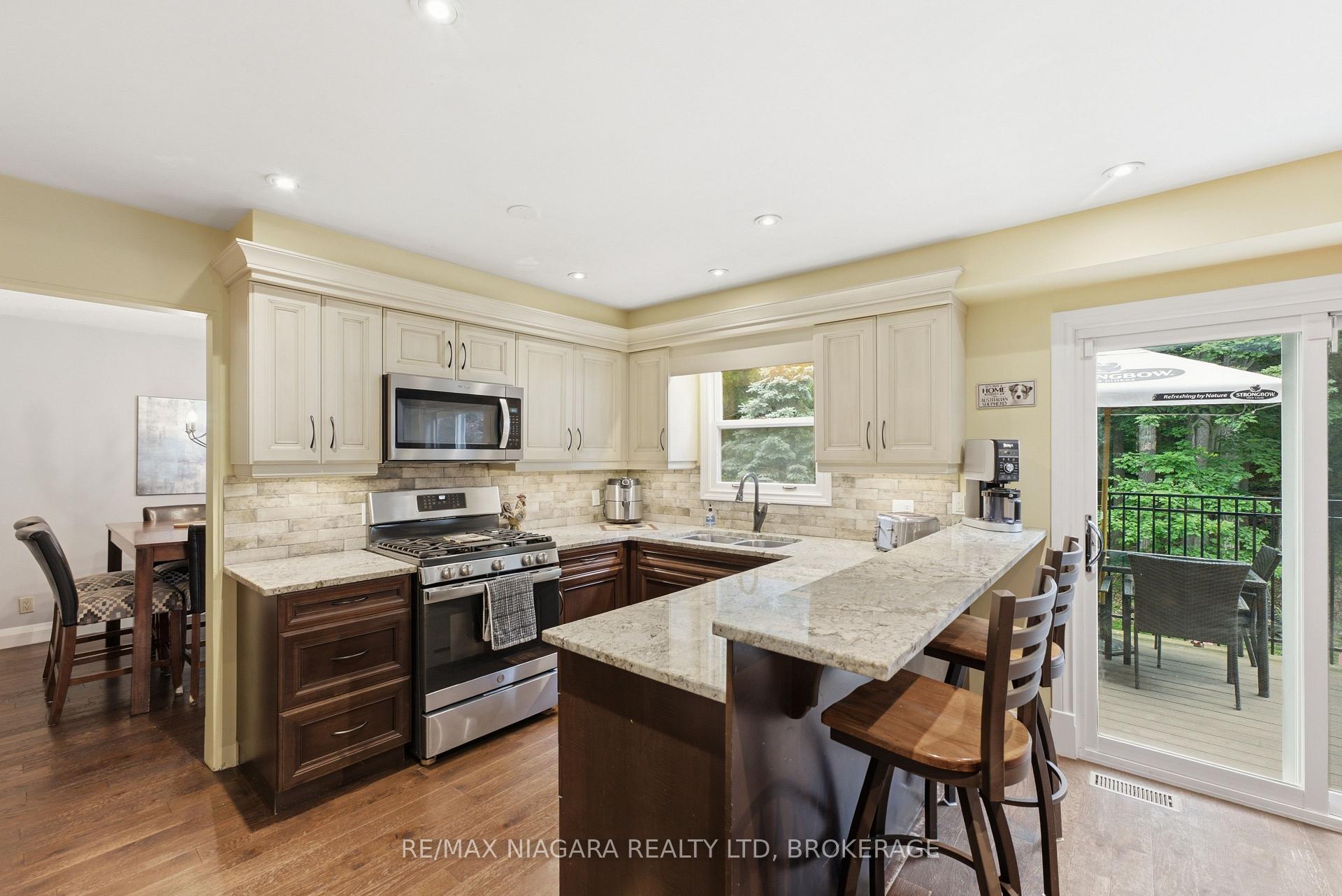 Photo 12 of 9 Beechnut Court, Pelham, Fonthill — HOMEH
