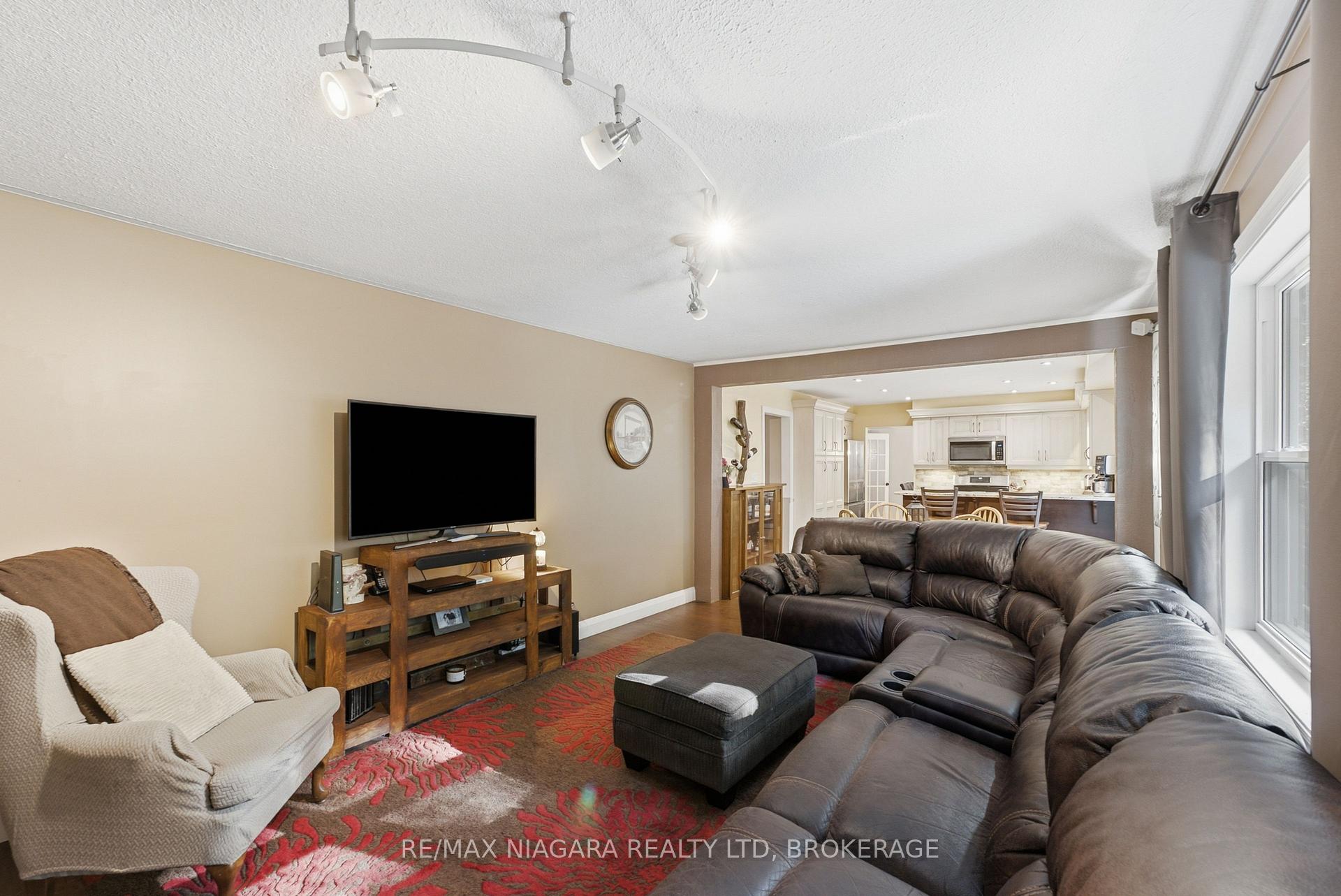 Photo 14 of 9 Beechnut Court, Pelham, Fonthill — HOMEH