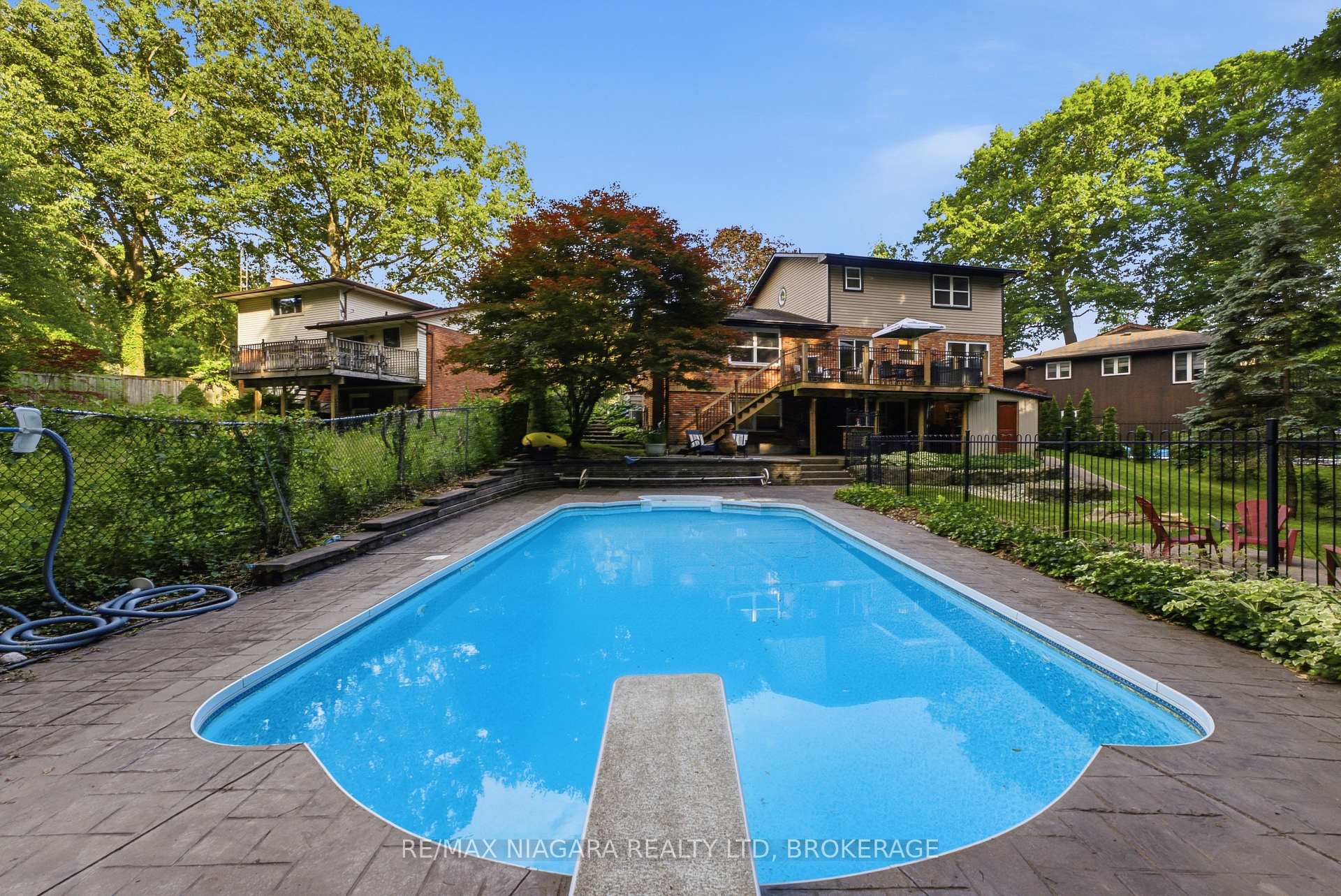 Photo 38 of 9 Beechnut Court, Pelham, Fonthill — HOMEH