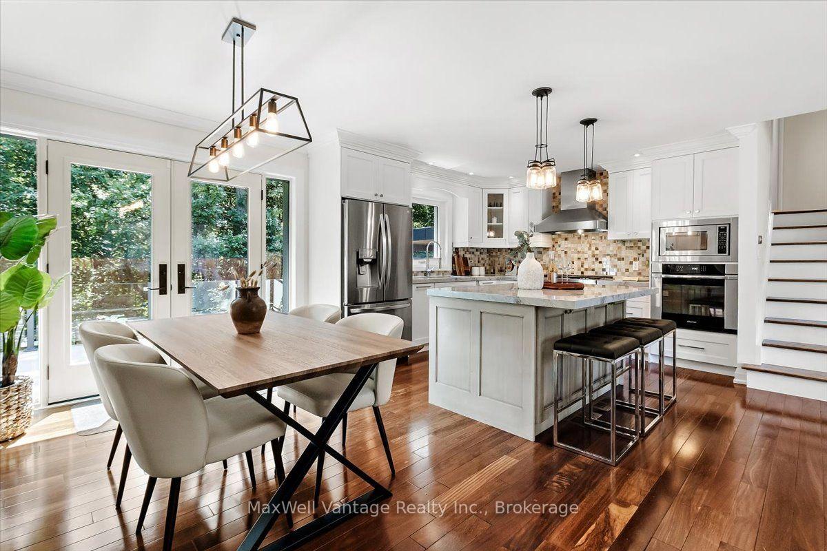Photo 2 of 26 Crossburn Drive, North York, Banbury-Don Mills — HOMEH