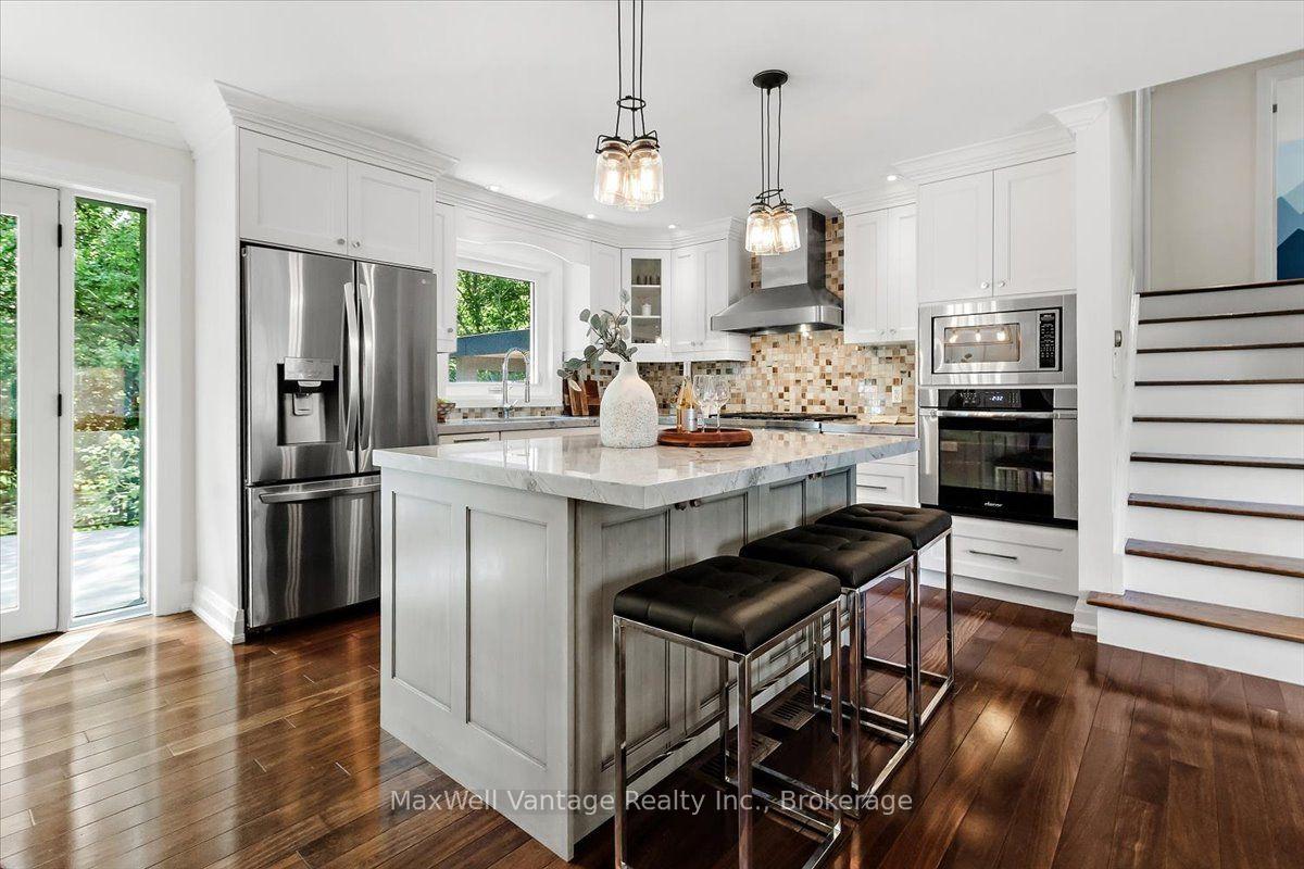 Photo 4 of 26 Crossburn Drive, North York, Banbury-Don Mills — HOMEH