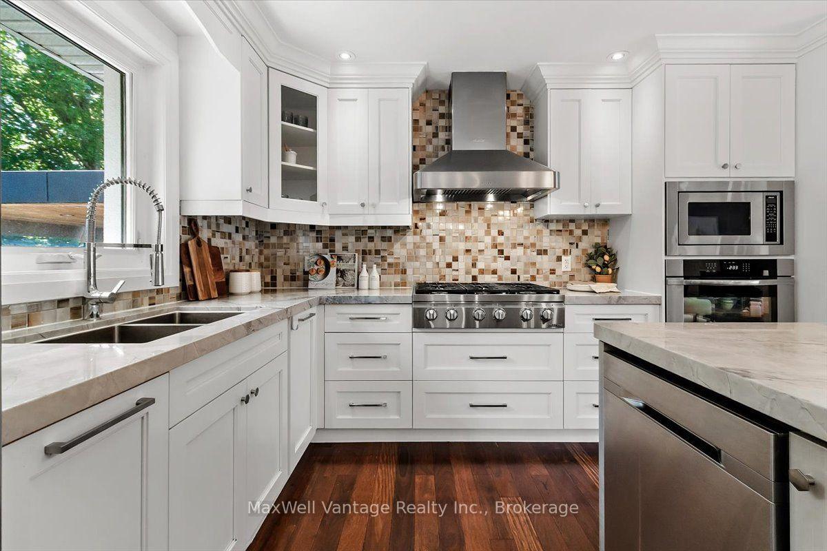 Photo 5 of 26 Crossburn Drive, North York, Banbury-Don Mills — HOMEH
