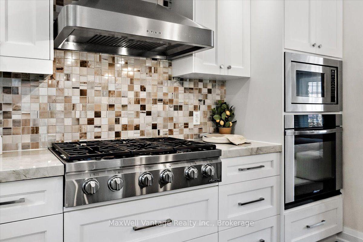 Photo 6 of 26 Crossburn Drive, North York, Banbury-Don Mills — HOMEH