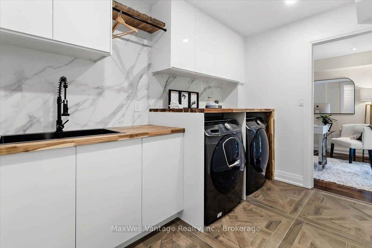 Photo 17 of 26 Crossburn Drive, North York, Banbury-Don Mills — HOMEH