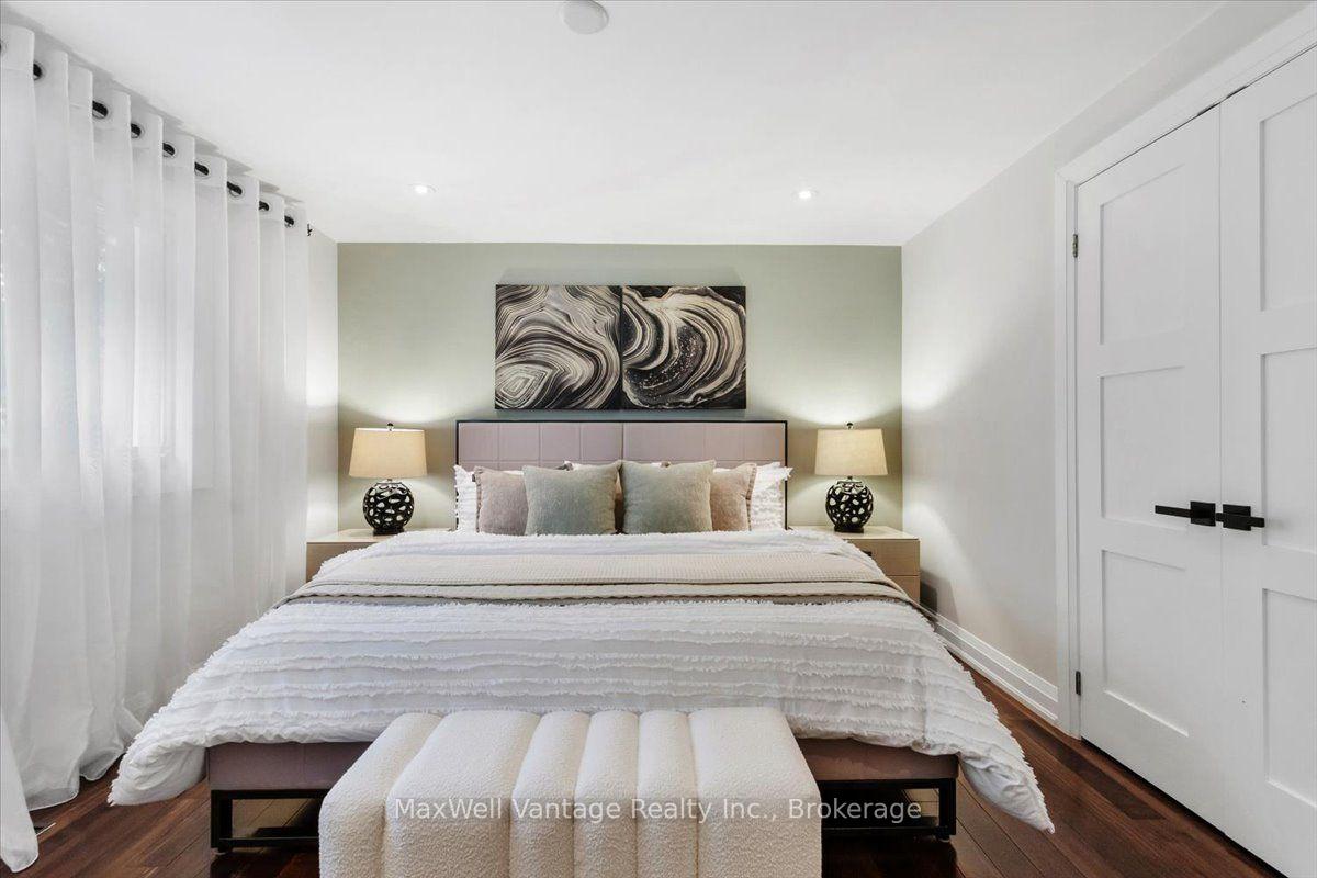 Photo 20 of 26 Crossburn Drive, North York, Banbury-Don Mills — HOMEH