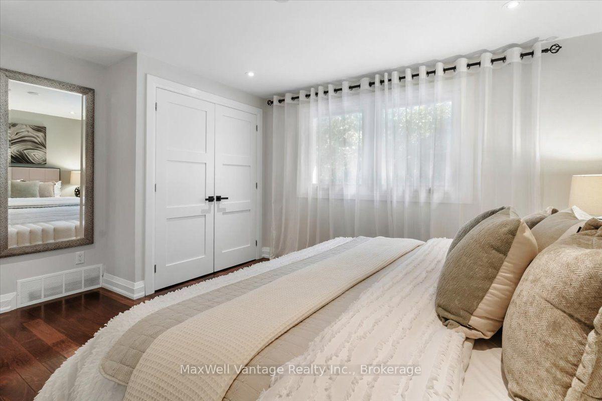 Photo 21 of 26 Crossburn Drive, North York, Banbury-Don Mills — HOMEH