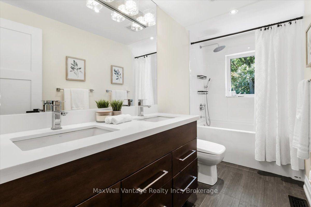 Photo 24 of 26 Crossburn Drive, North York, Banbury-Don Mills — HOMEH