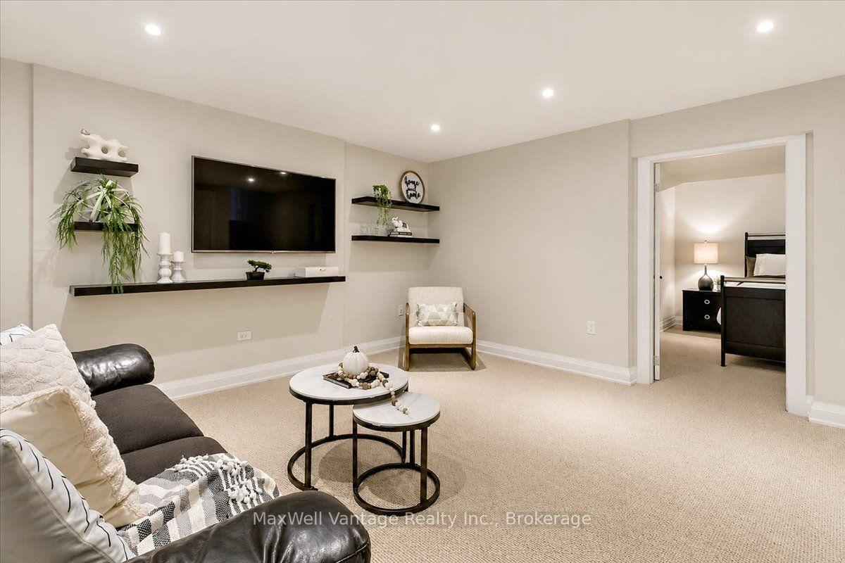 Photo 27 of 26 Crossburn Drive, North York, Banbury-Don Mills — HOMEH