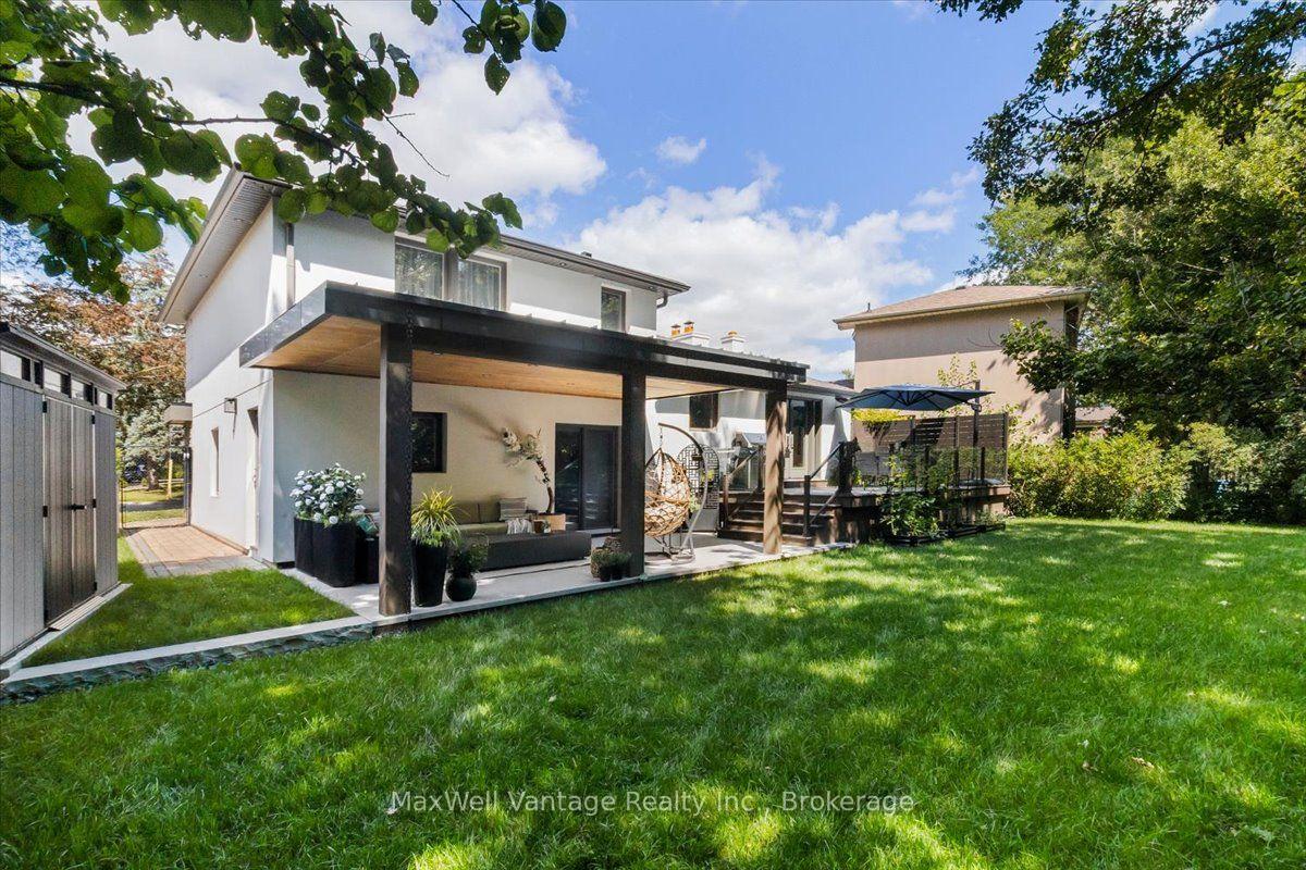 Photo 35 of 26 Crossburn Drive, North York, Banbury-Don Mills — HOMEH