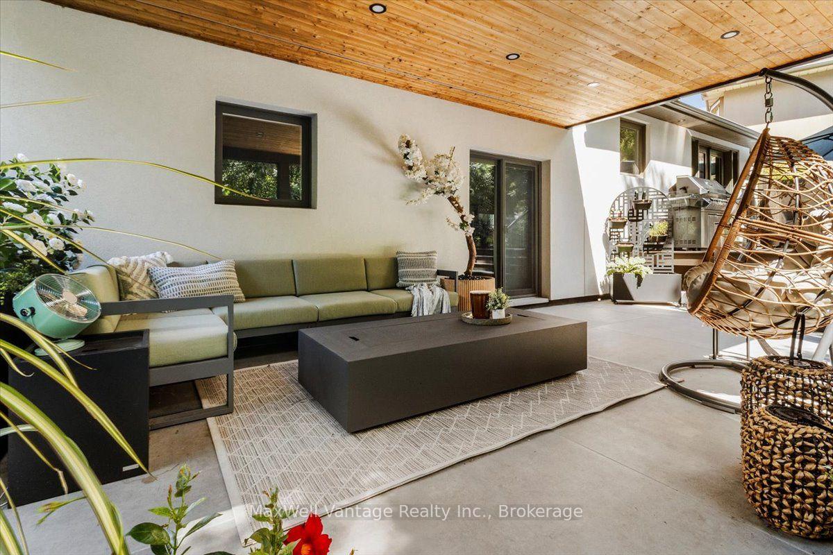 Photo 37 of 26 Crossburn Drive, North York, Banbury-Don Mills — HOMEH