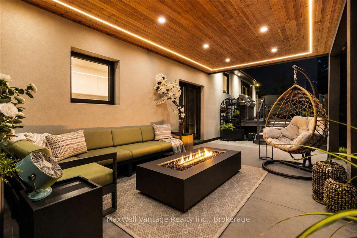 Photo 38 of 26 Crossburn Drive, North York, Banbury-Don Mills — HOMEH