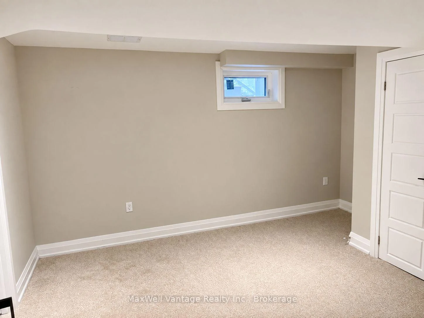 Photo 31 of 26 Crossburn Drive, North York, Banbury-Don Mills — HOMEH