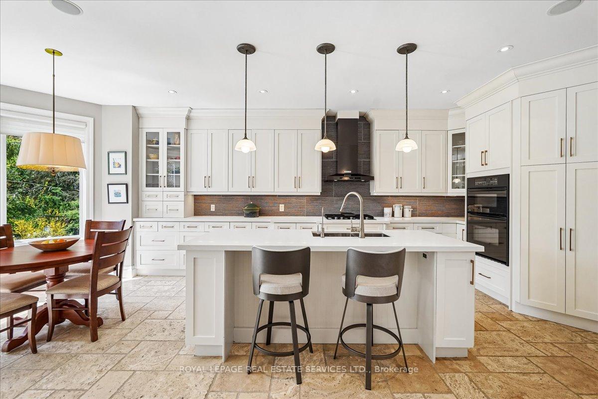 Photo 4 of 1726 The Pines, Mississauga, Clarkson — HOMEH