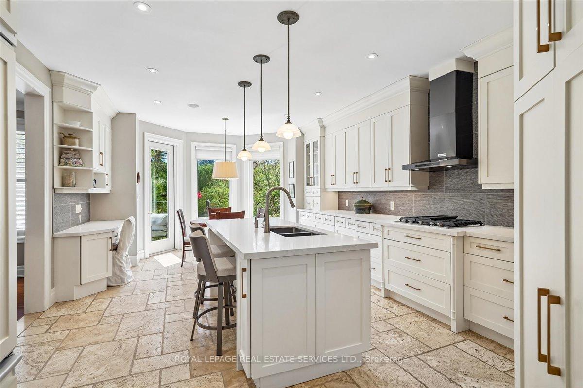 Photo 5 of 1726 The Pines, Mississauga, Clarkson — HOMEH