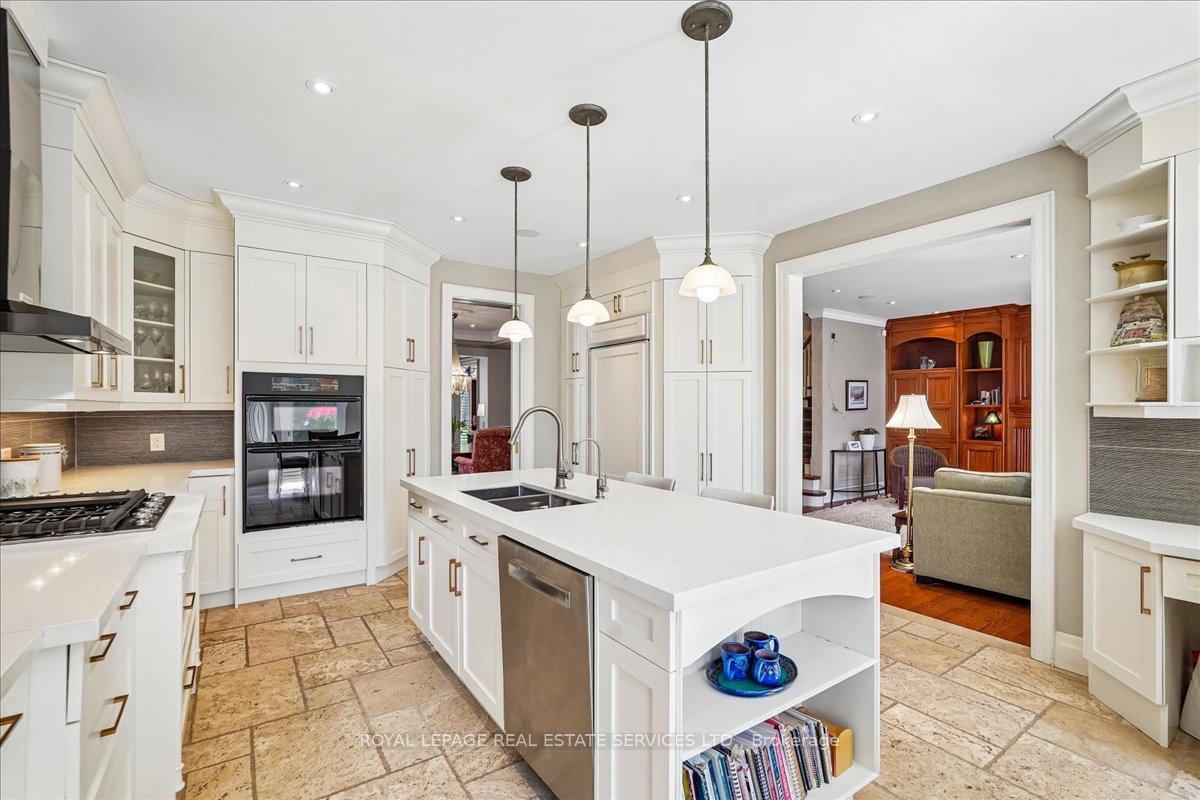 Photo 7 of 1726 The Pines, Mississauga, Clarkson — HOMEH
