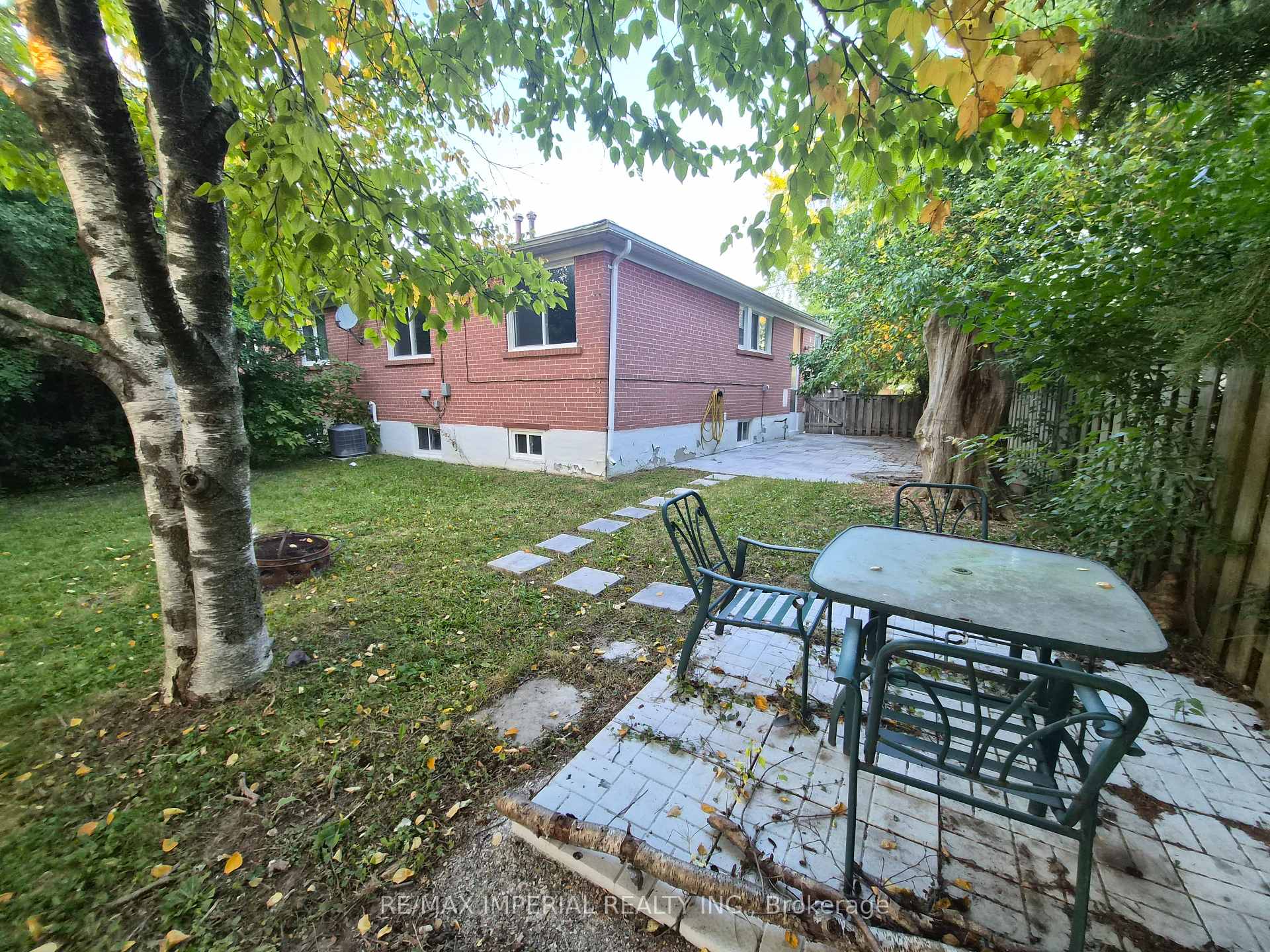 Photo 4 of 262 Mcconvey Drive, Richmond Hill, Crosby — HOMEH