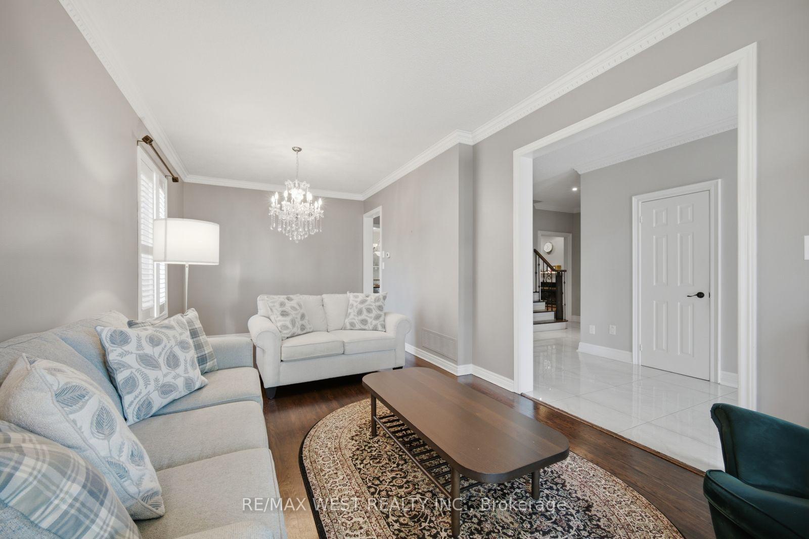 Photo 7 of 65 Burnhaven Avenue, Vaughan, Maple — HOMEH