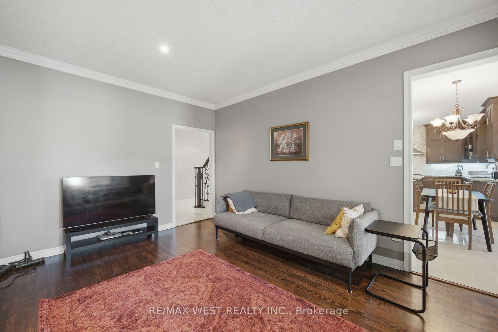 Photo 10 of 65 Burnhaven Avenue, Vaughan, Maple — HOMEH