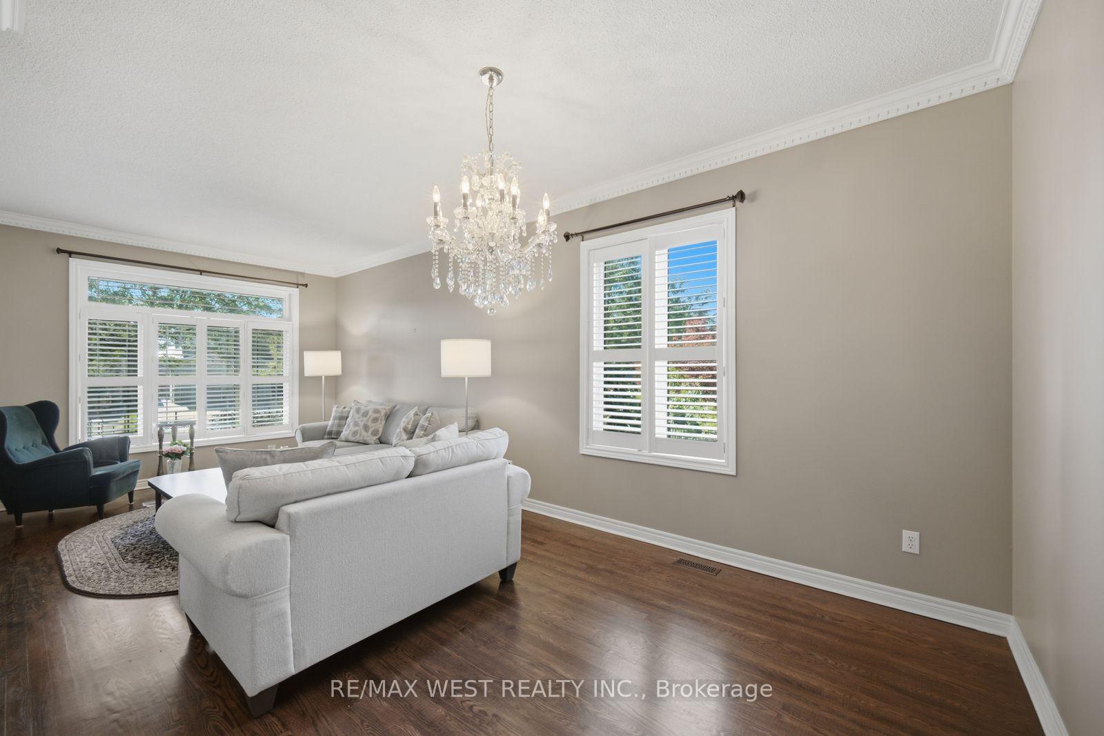 Photo 12 of 65 Burnhaven Avenue, Vaughan, Maple — HOMEH