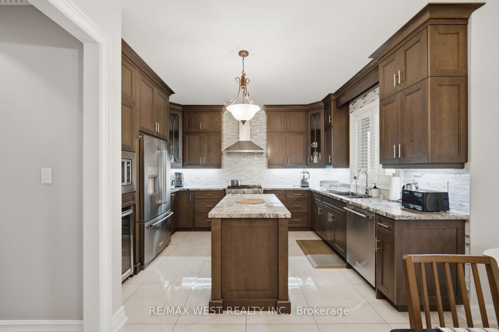Photo 13 of 65 Burnhaven Avenue, Vaughan, Maple — HOMEH