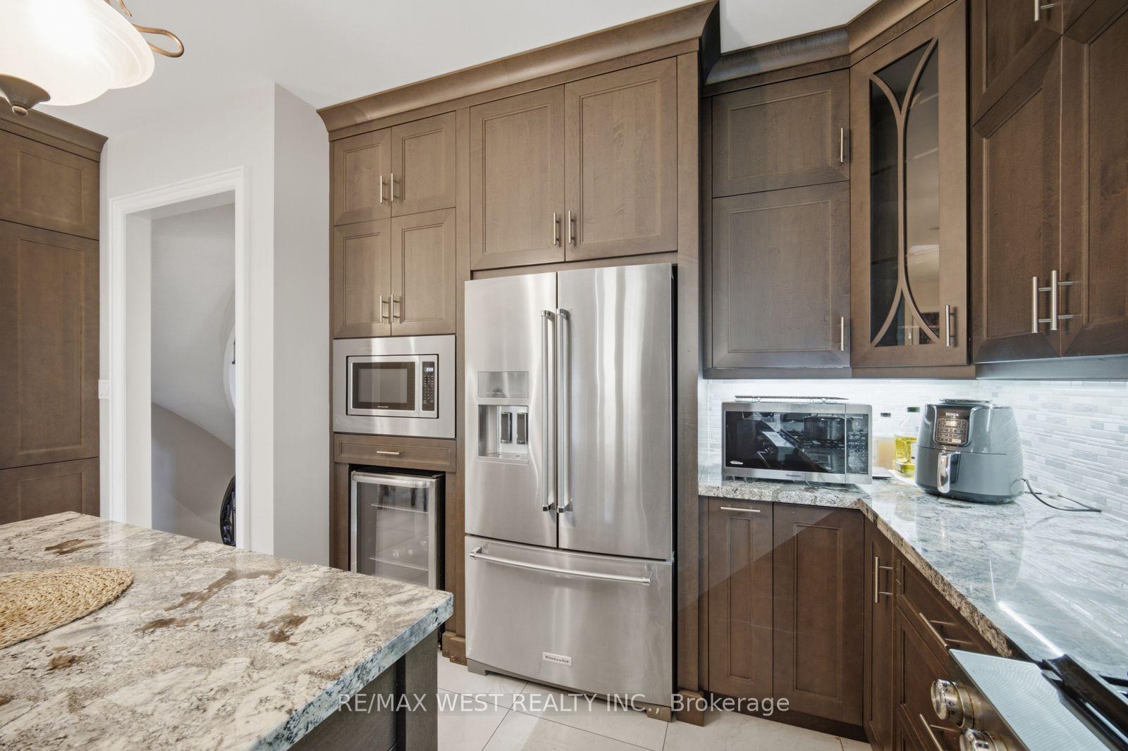Photo 16 of 65 Burnhaven Avenue, Vaughan, Maple — HOMEH