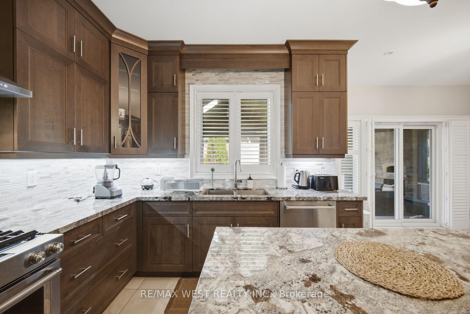 Photo 17 of 65 Burnhaven Avenue, Vaughan, Maple — HOMEH