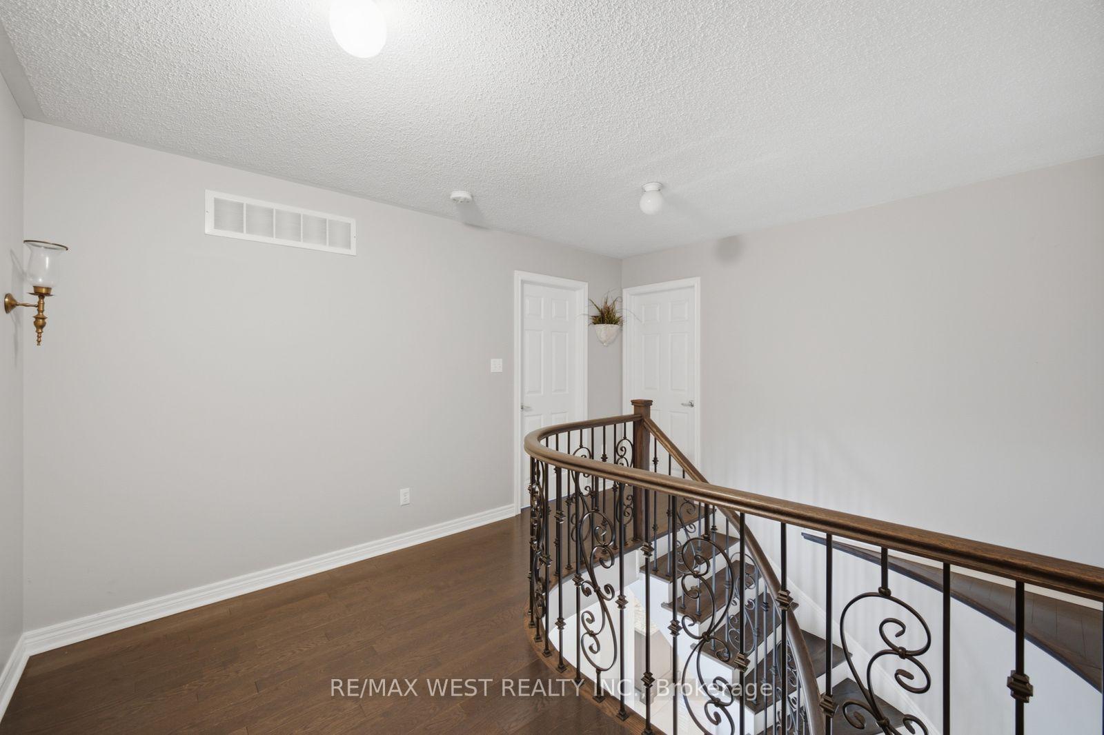 Photo 21 of 65 Burnhaven Avenue, Vaughan, Maple — HOMEH