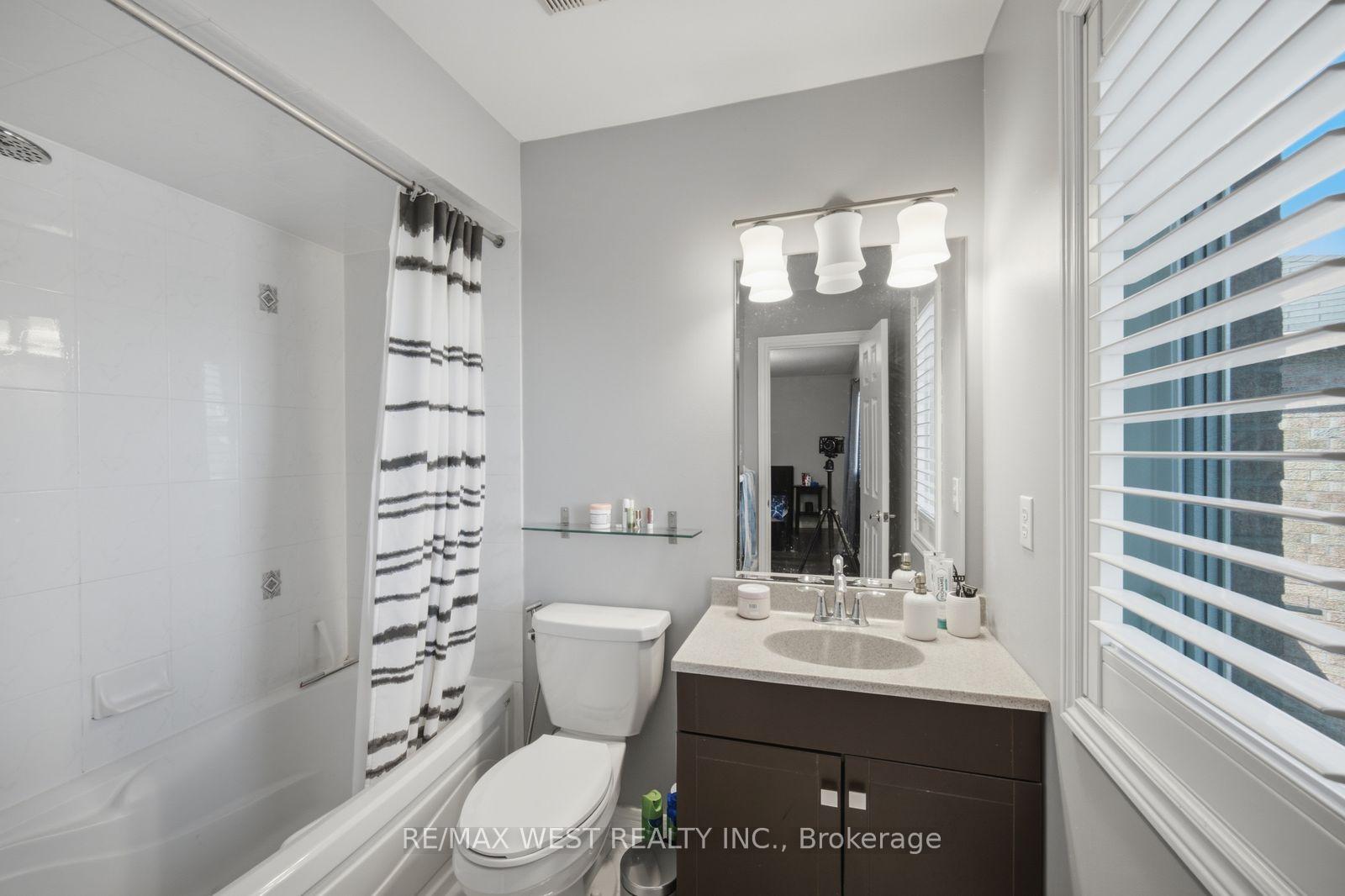Photo 24 of 65 Burnhaven Avenue, Vaughan, Maple — HOMEH