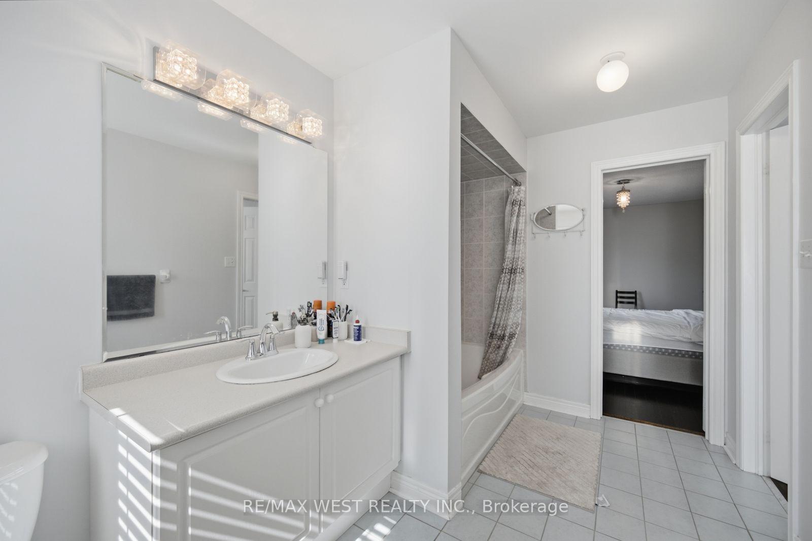 Photo 28 of 65 Burnhaven Avenue, Vaughan, Maple — HOMEH