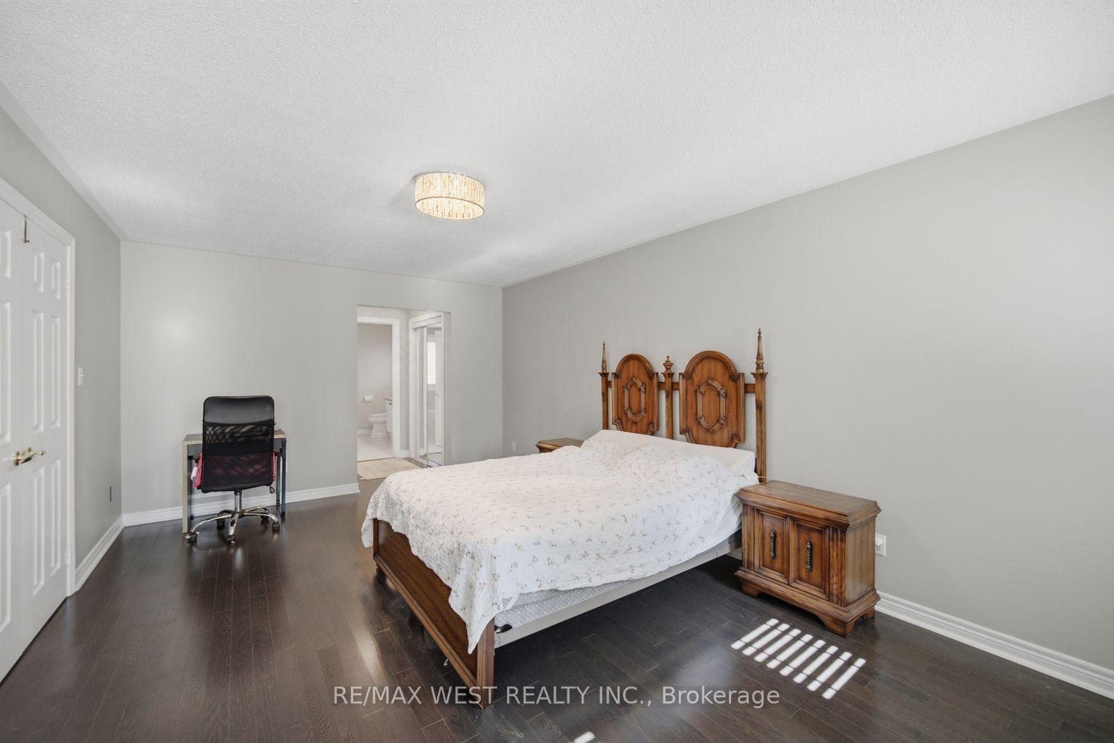 Photo 32 of 65 Burnhaven Avenue, Vaughan, Maple — HOMEH