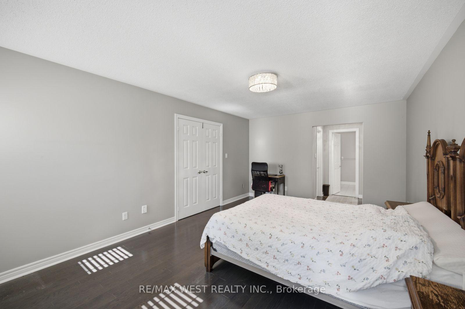 Photo 33 of 65 Burnhaven Avenue, Vaughan, Maple — HOMEH